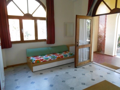 RESIDENCE (one room) — 4