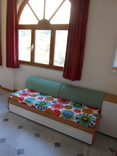 RESIDENCE (one room) — 5