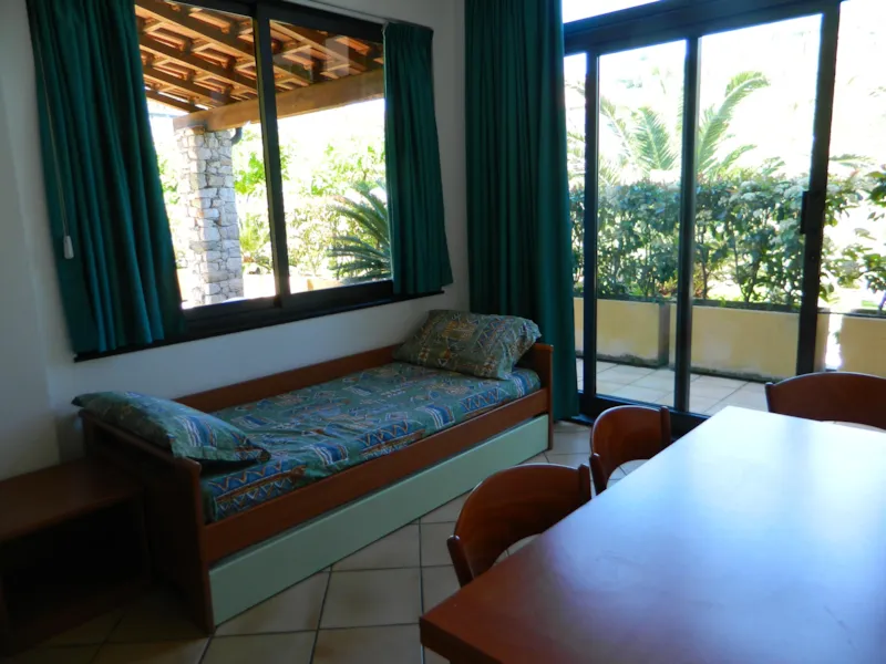 Residence (Deux Pièces)