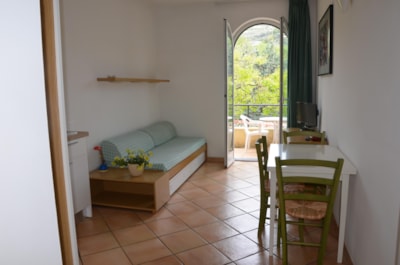 RESIDENCE (one room) — 1