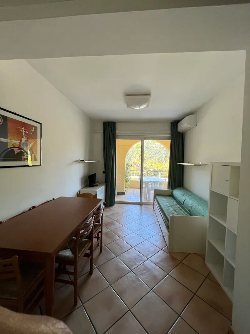 Residence (Deux Pièces)