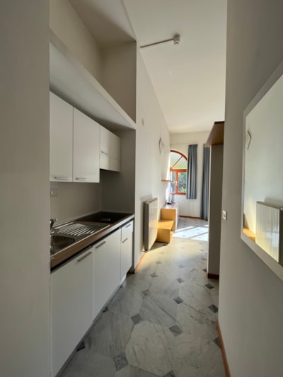 RESIDENCE (one room) — 9