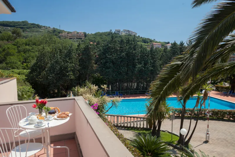 Residence (Deux Pièces)