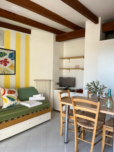 RESIDENCE (one room) — 7