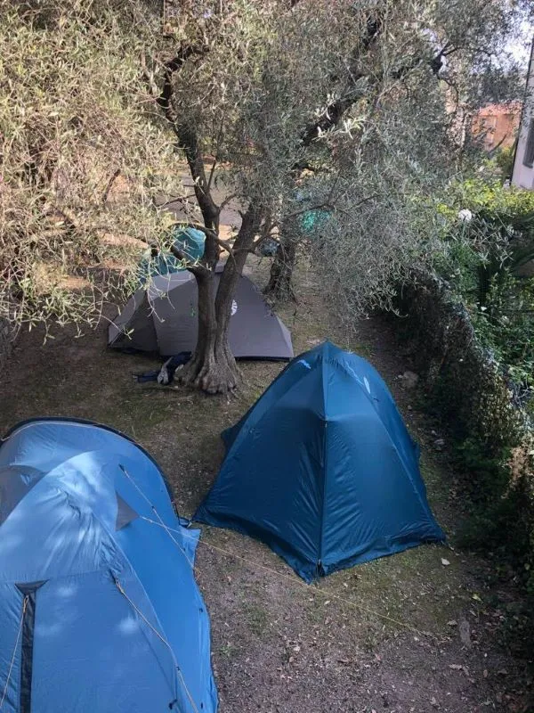 Demi Emplacement (Tente Canadienne) - Max 3 X 3 M.