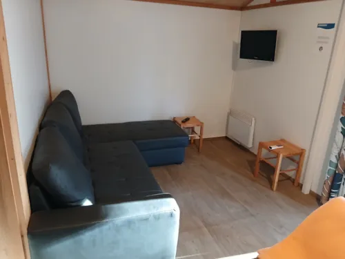 Accommodation - Chalet Standard 40M² - 2 Bedrooms + Tv + Sheltered Terrace - image n°2 - Flower Camping Les Iles 