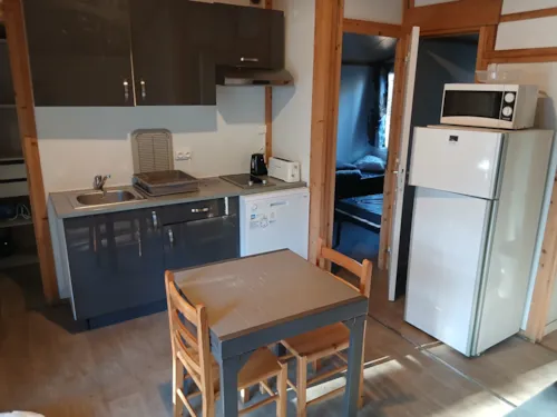 Accommodation - Chalet Standard 40M² - 2 Bedrooms + Tv + Sheltered Terrace - image n°3 - Flower Camping Les Iles 