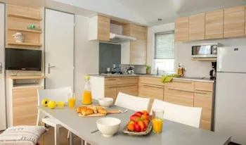 Mietunterkunft - Mobilheim Comfort - 24 M² - Klimaanlage - 2 Schlafzimmer - Einfache Terrasse - Camping Marvilla Parks - Le Castellas