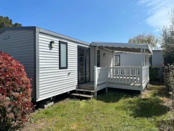 Mietunterkunft - Grand Confort 3 Schlafzimmer / 1 Badezimmer (Überdachte Terrasse) - Camping L'Abri des Pins