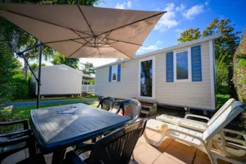 Mietunterkunft - Loisir Confort 2 Ch. 4 Pers. - 25M2 - Terrasse Parasol - Camping L'Abri des Pins
