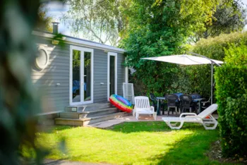 Mietunterkunft - Cottage Confort 2 Ch. 4/5 Pers. - 30M2 - Terrasse Parasol - Camping L'Abri des Pins