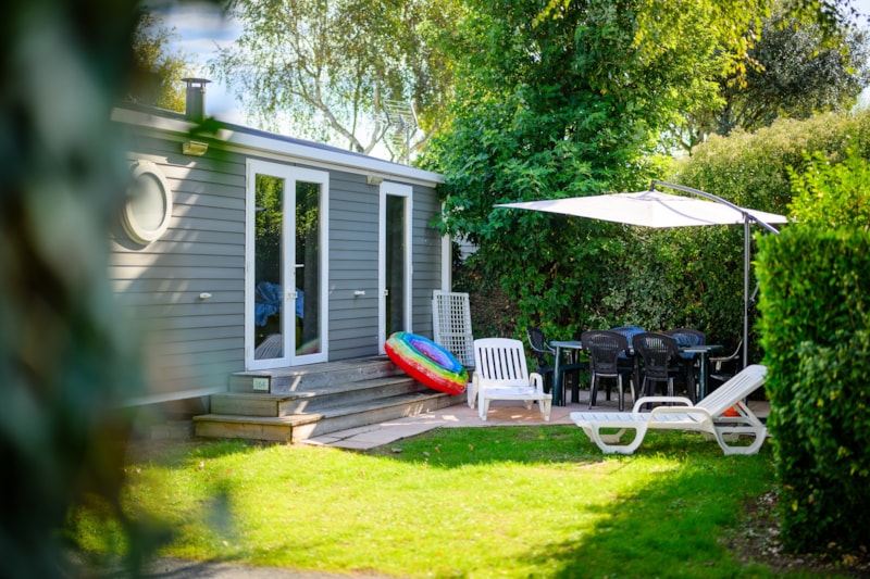 COTTAGE CONFORT 2 Schlafzimmer – 30 m² – Terrasse mit Sonnenschirm