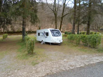 Kampeerplaats(en) - Standplaats + Voertuig, Zonder Elektriciteit - Camping Les Roussilles 