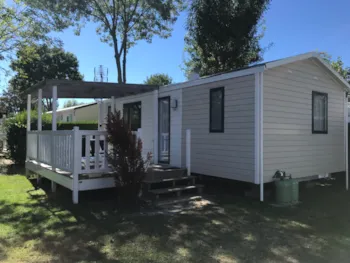 Mietunterkunft - Grand Confort 2 Schlafzimmer / 1 Badezimmer (Überdachte Terrasse) - Camping Sunêlia Les Places Dorées