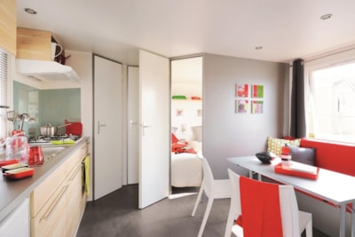 Mobile Home pêcheur Confort+ 20m² 4 pers (2 bedrooms) with covered terrace