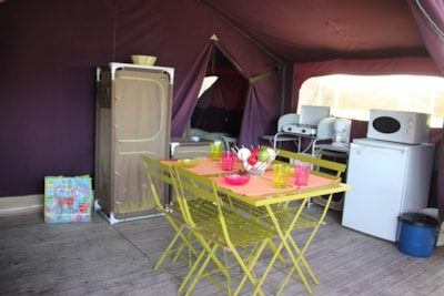 Tente Aloha Confort 37m² (2 bedrooms) with covered terrace 13m² without private facilities