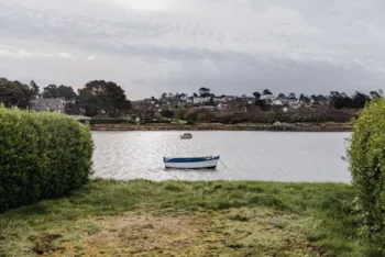 Stellplatz - Stellplatz Am Meer + 1 Fahrzeug - Campings Liberté - Landrellec
