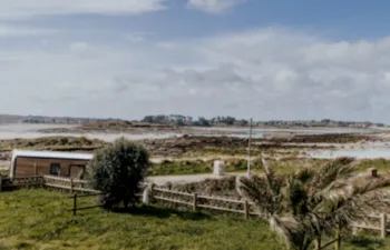 Stellplatz - Stellplatz Xxl Am Meer + 1 Fahrzeug - Campings Liberté - Landrellec