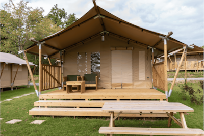 Comet 27 Glamping Lodge — 1