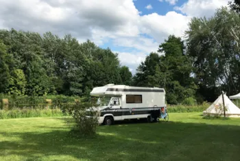 Stellplatz - Stellplatz Ohne Strom + Wasser In Der Nahe - Castel Camping Château de Chanteloup