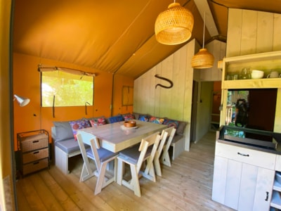 Uluru Lodge tent on stilts