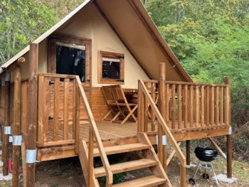 Accommodation - "Pilotis Pommier" Glamping - Castel Camping Château de Chanteloup