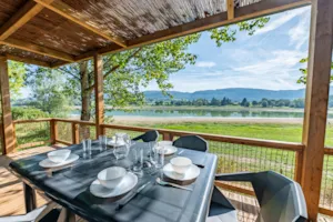 Locatif - Cottage Premium 2 chambres - Camping Paradis Les Gorges du Haut Bugey