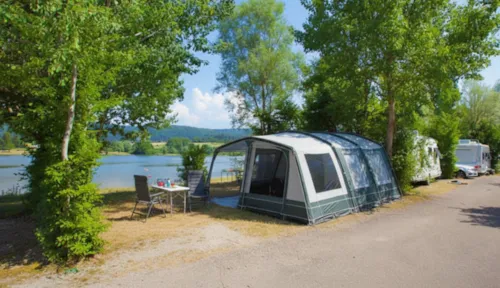 Stellplatz - Stellplatz Seeblick Ohne Strom - image n°1 - Camping Paradis Les Gorges du Haut Bugey