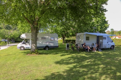 Camping package (pitch, 2 people, 1 vehicle)