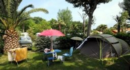 Emplacement - Forfait Camping Confort : Électricité - Voiture - 2 Personnes - Camping Les Galets