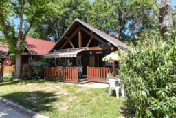 Huuraccommodatie(s) - Houten Chalet Aurore 33M²+ Tussenverdieping Airconditioning + Plancha + Tv + Wifi - Camping Les Galets