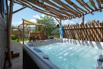 Mietunterkunft - Mobil Heim Privilege 2 Zimmer Mit Spa, 2 Badezimmer, Klima, Plancha, Tv, Wlan, Bettwäsche, Nespresso - Camping Les Galets