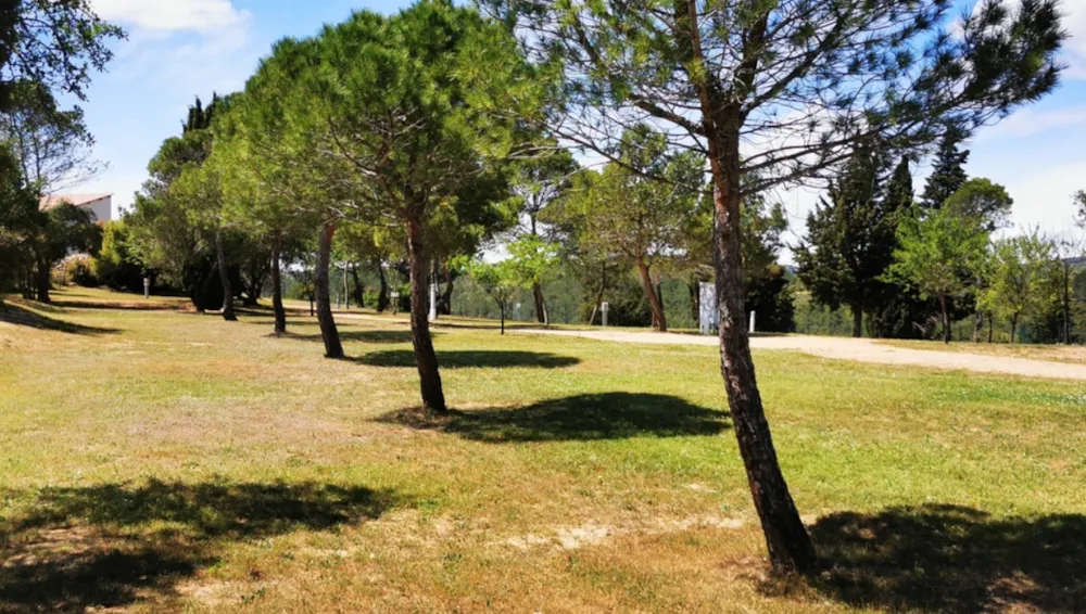 Stellplatz - Camping-Pauschale (Stellplatz + 1 Fahrzeug) - Camping Onlycamp de Boucocers
