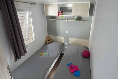 Location - Mobil-Home Evo 29M² / Le Grand 4 Places, Lit Double 160Cm, Clim, Grande Terrasse. - image n°6 - Domaine de l'Ecluse