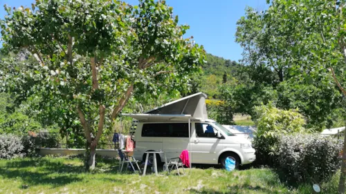 Emplacement - Emplacement Pour Tente, Caravane Ou Camping-Car - image n°2 - Domaine de l'Ecluse