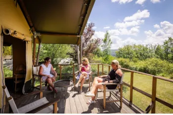Mietunterkunft - Lodge-Zelt Mont Kenya - 35 M² + 7.5 M² + Terrasse 15 M² - Glamping Le Camp