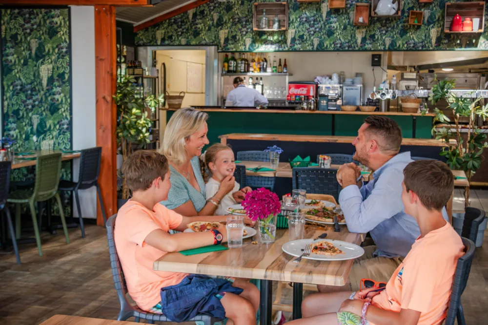 Castel Camping Les Ormes, Domaine & Resort