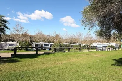 Parcela Estandar Con Agua En Sol Para Tienda O Camper Van.