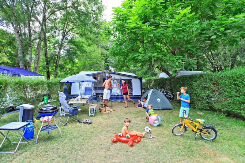 Forfait Emplacement Confort  (> 100 M²) 2 Personnes + 1 Véhicule