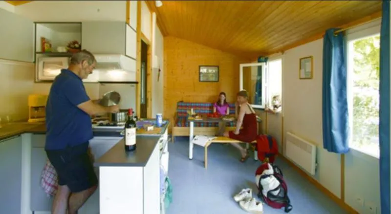 Chalet Détente Confort 28M² - 2 Chambres + Terrasse Couverte 8M² + Tv