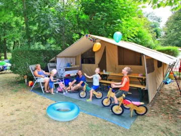 Pitch - Package Nature (80 > 100 M²) 2 Persons + 1 Vehicle - Flower Camping Le Val de la Marquise