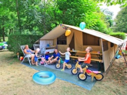 Stellplatz - Pauschale : Stellplatz + Auto - Flower Camping Le Val de la Marquise