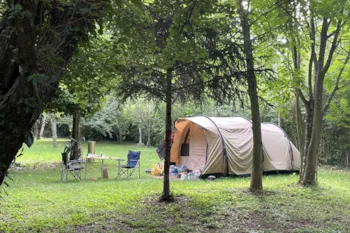 Stellplatz - Stellplatz Zelt, Wohnwagen Oder Wohnmobil + Strom - Camping Lac De Pouzauges