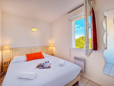 DOUBLE ROOM