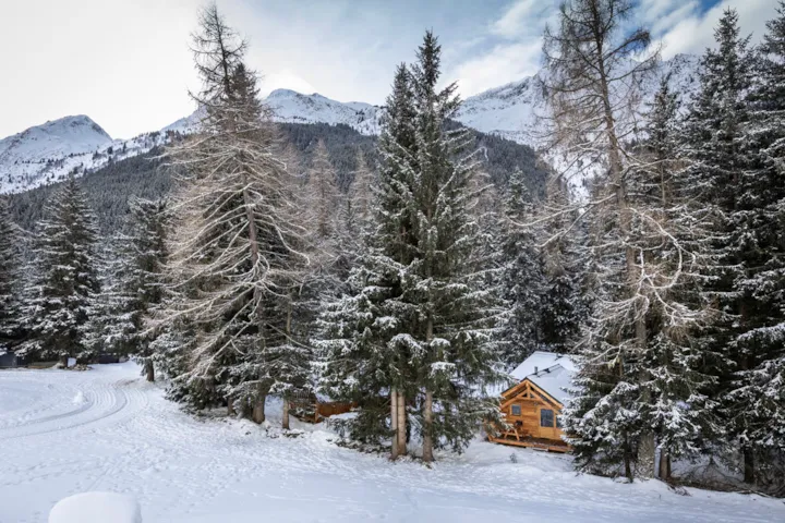Les Chalets Huttopia Champagny en Vanoise  - image n°1 - Camping Direct