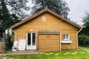 Mietunterkunft - Haus Kilucru - Schlafzimmer Nr. 1 (1 Doppelbett) – Eigenes Badezimmer - Domaine Entre Mer et Forêt