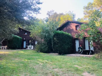 Mietunterkunft - Hütte Castor & Pollux - Schlafzimmer Nr. 1 (2 Einzelbetten) – Terrassenseite Im Erdgeschoss - Domaine Entre Mer et Forêt