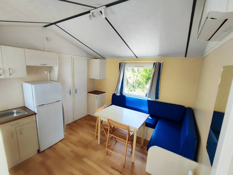 Comfort Mobile Home with 3 Bedrooms and Air Conditioning