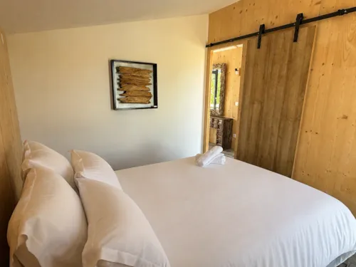 Location - Cabane Spa Bois Flotté - image n°2 - Camping Le Domaine des Feuilles