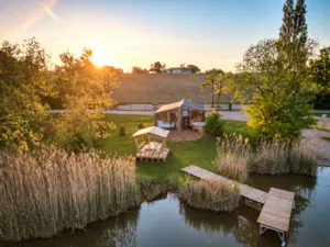 Locatif - Càbina de spa de fusta a la deriva - Camping Le Domaine des Feuilles